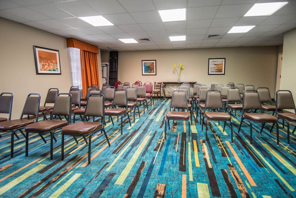 Comfort Inn & Suites Fort Lauderdale West Turnpike 29/32