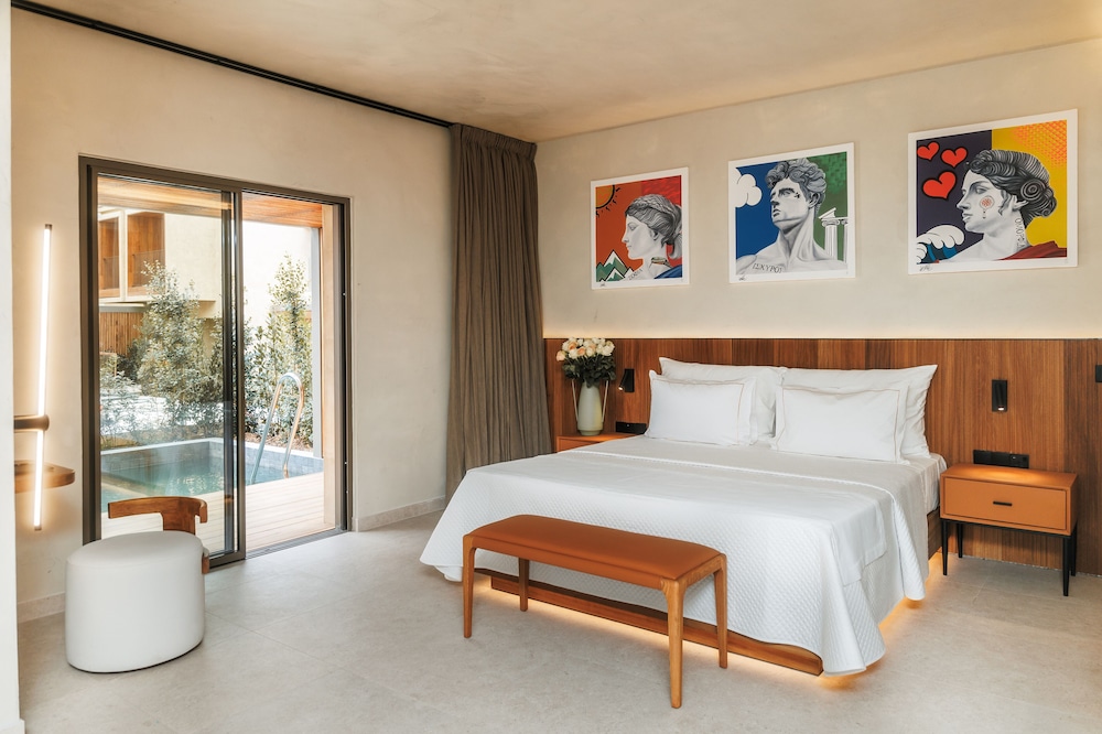 Suite, King Bed, Plunge Pool