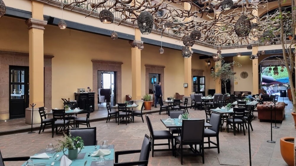 Meson de Santa Rosa Luxury Hotel 52/70