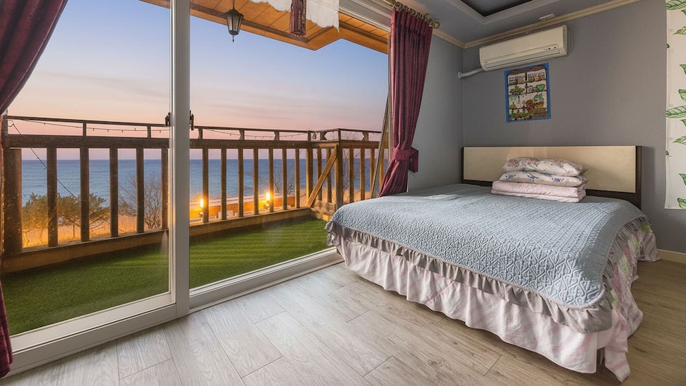 Ganghwa Badatgashimteo Pension 18/50