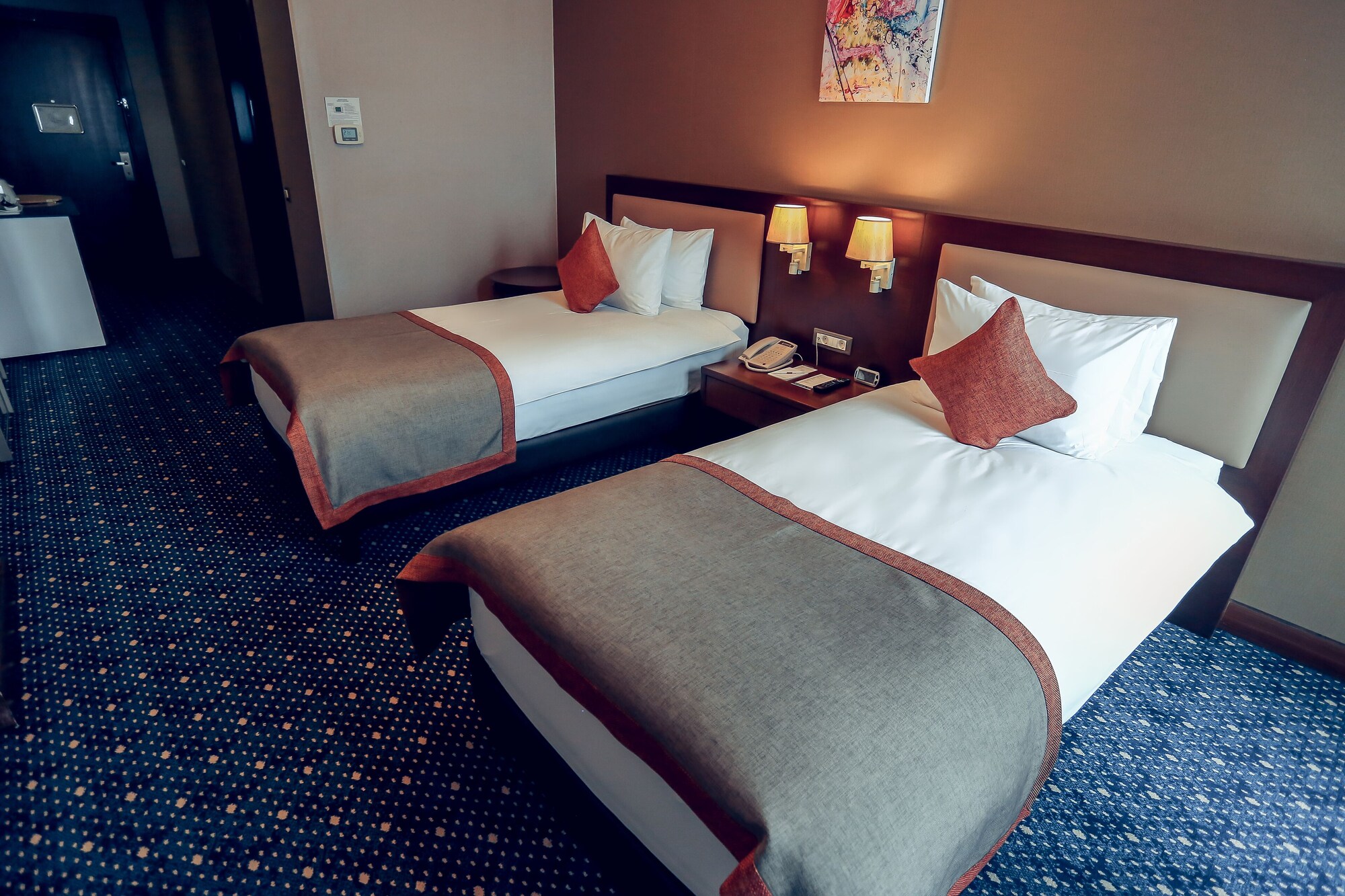ROOM, TWIN BEDS