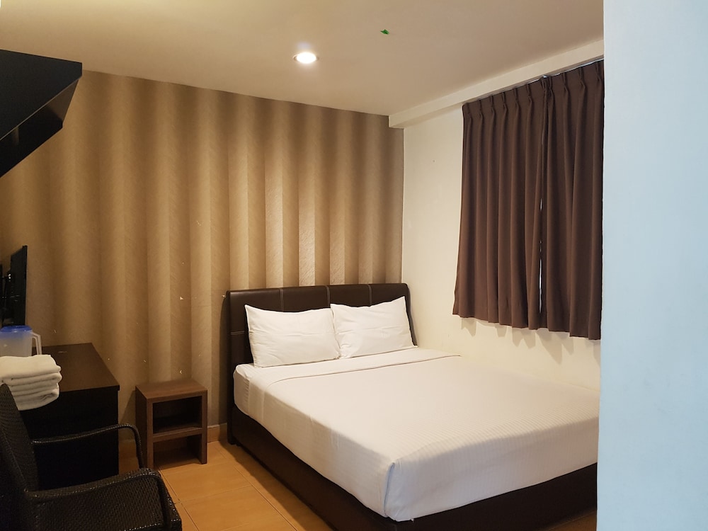 Suntec Hotel 7/50