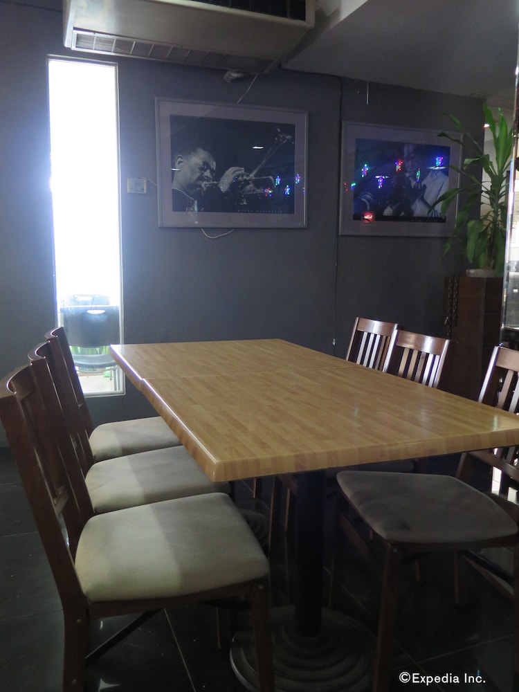Elegant Circle Inn 62/71