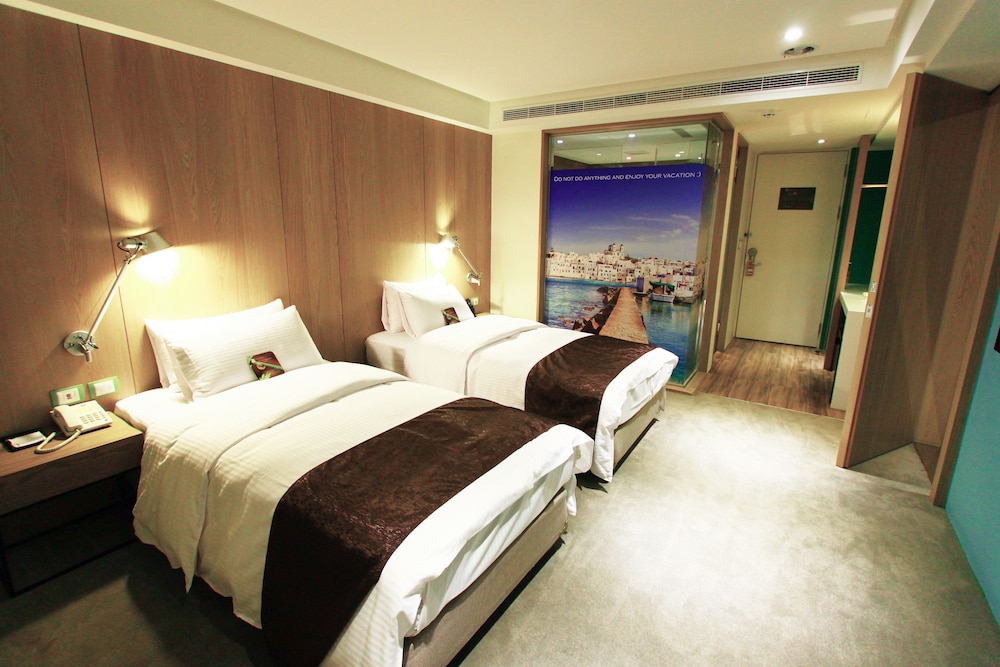 Gogo Hotel 11/56