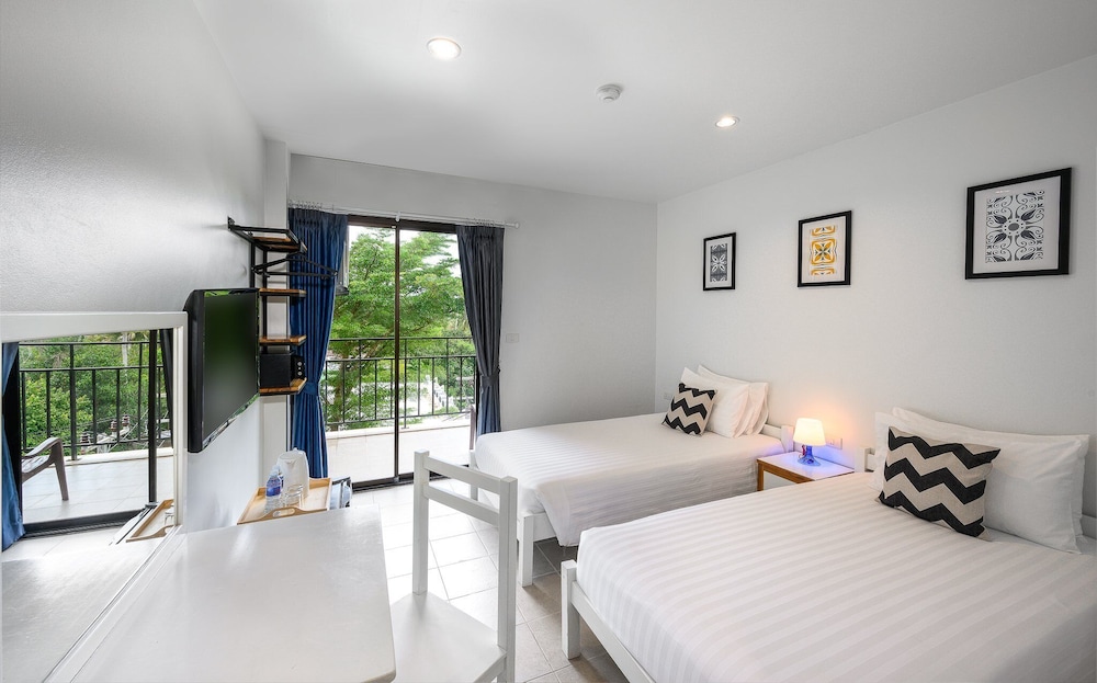 Maikhao Hotel 13/61