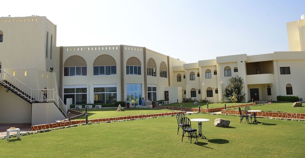 RESORT SUR BEACH HOLIDAY 25/33