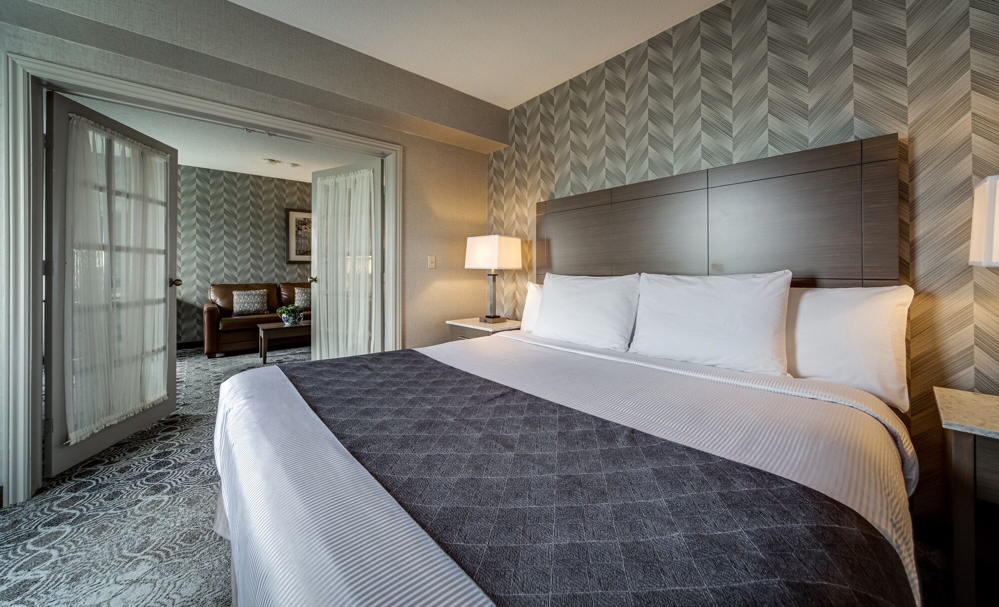 DELUXE, SUITE, KING BED, LIVING AREA, JETTED TUB