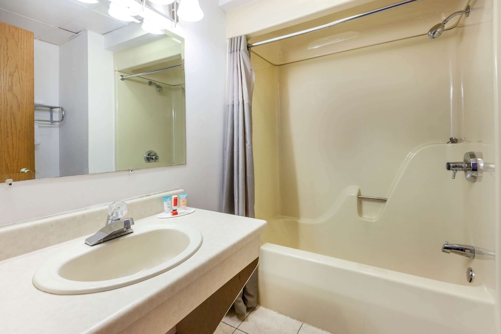 Travelodge by Wyndham Escanaba 18/46