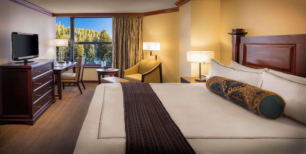 Deluxe, King Bed, Forest View