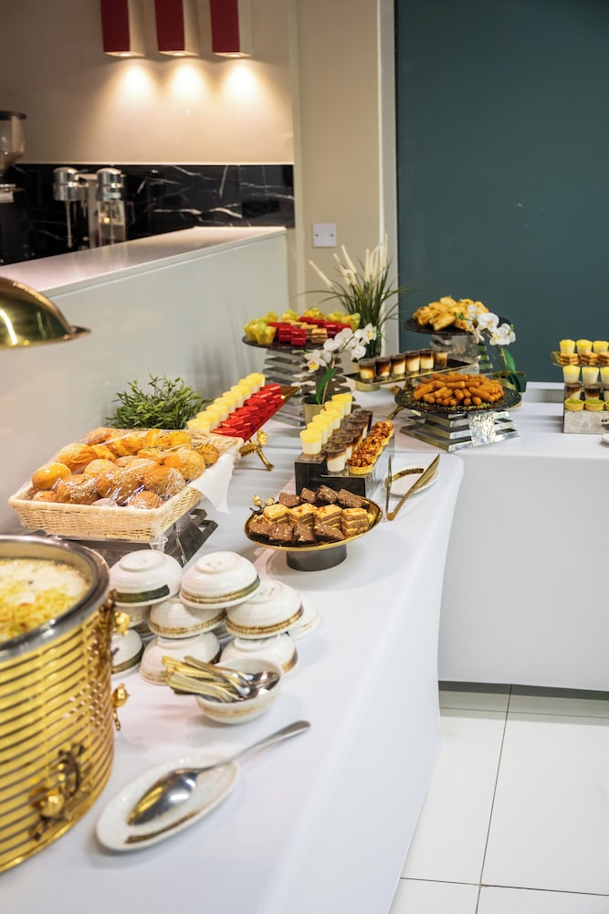 Central Inn Hotel & Suites Al Sadd 37/45