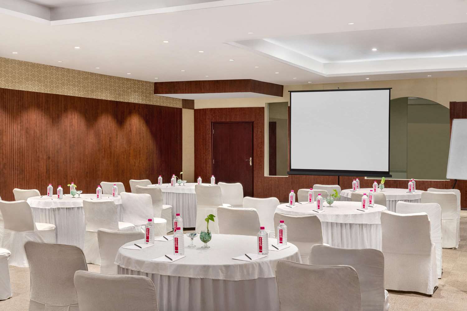 Ramada by Wyndham Jaipur Jaisinghpura 50/59