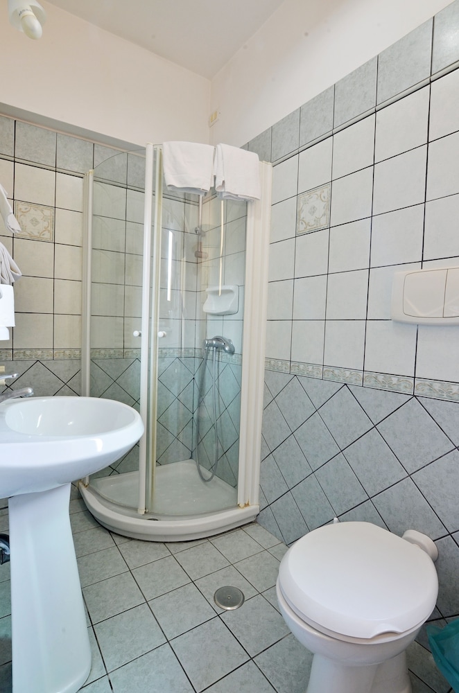 Tirreno Hotel 27/70