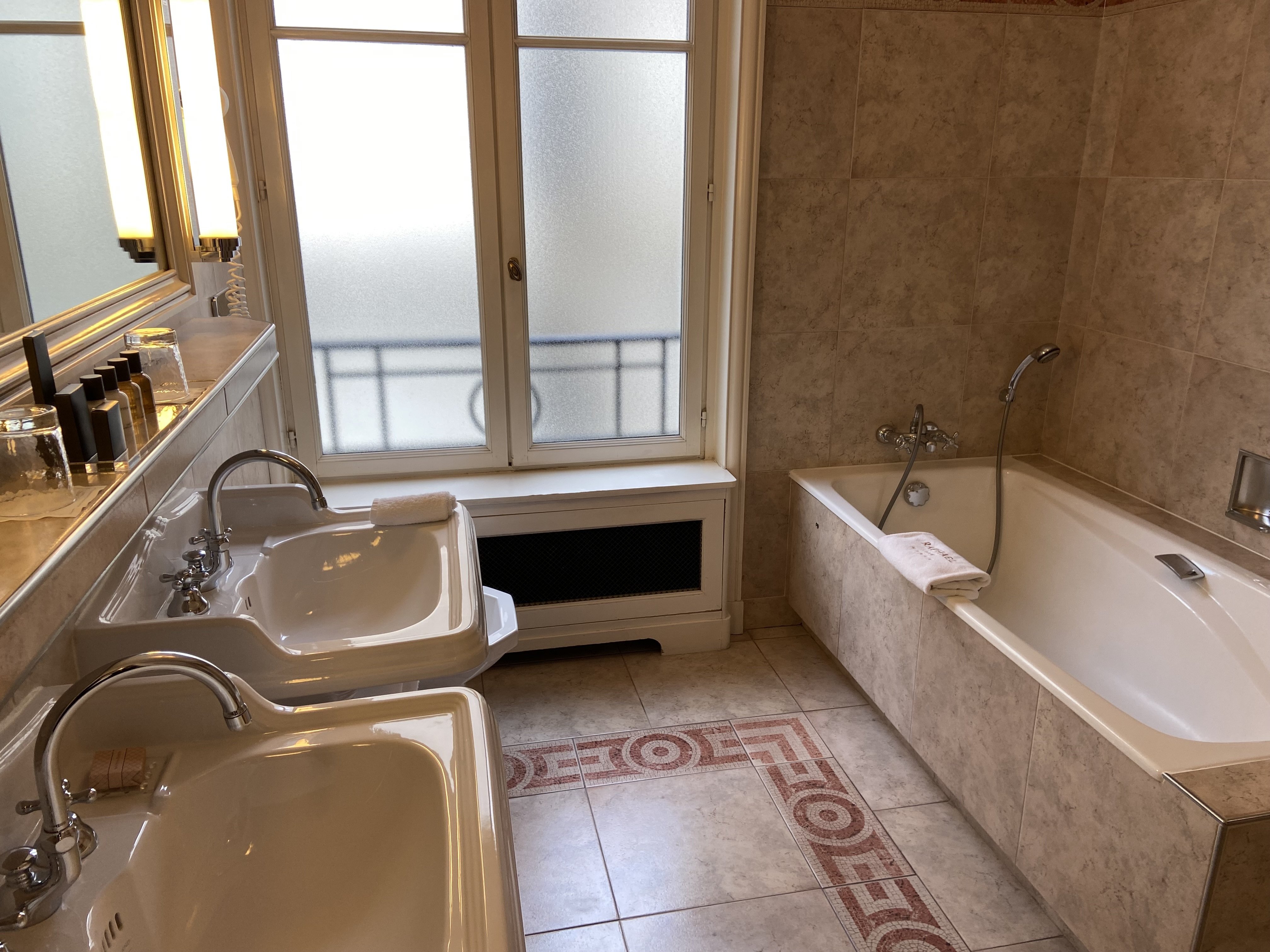 HOTEL RAPHAEL 78/80