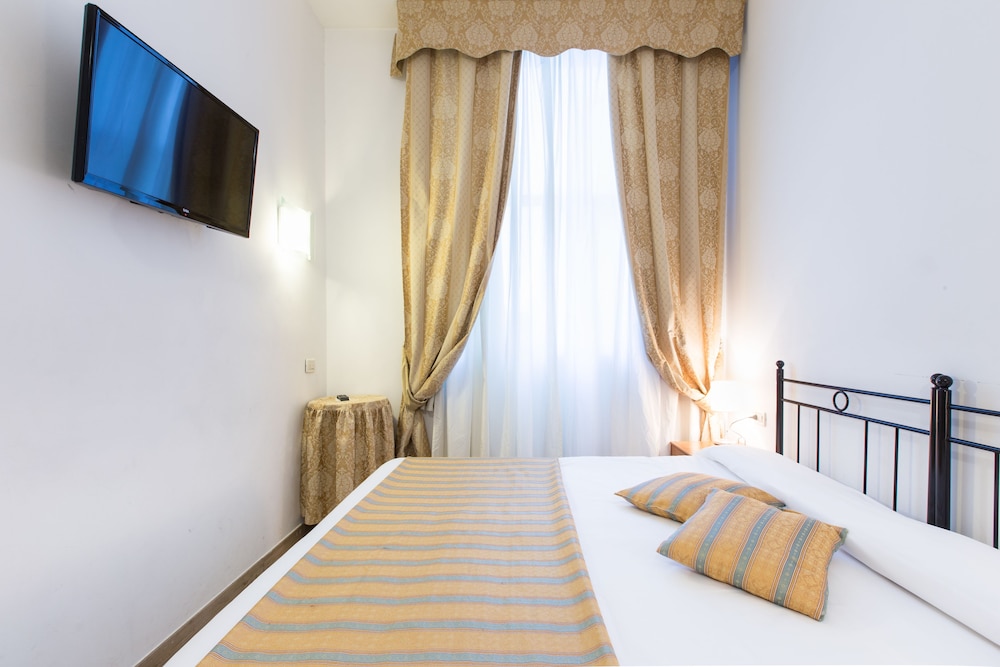 HOTEL AGLI ARTISTI 12/32