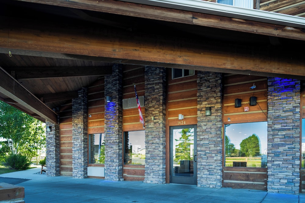 Pinedale Hotel & Suites 1/50