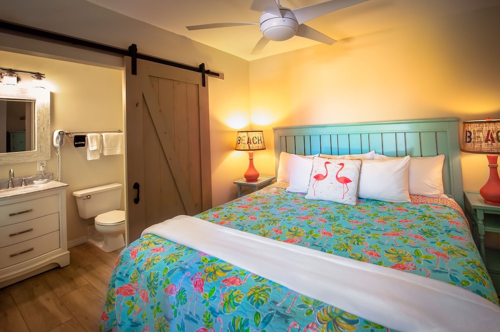 Cedar Cove Resort & Cottages 38/78