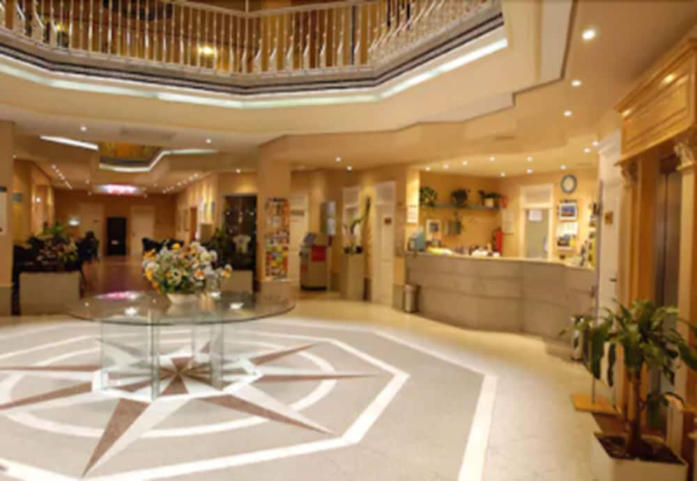 Delfines Hotel & Suites 7/39