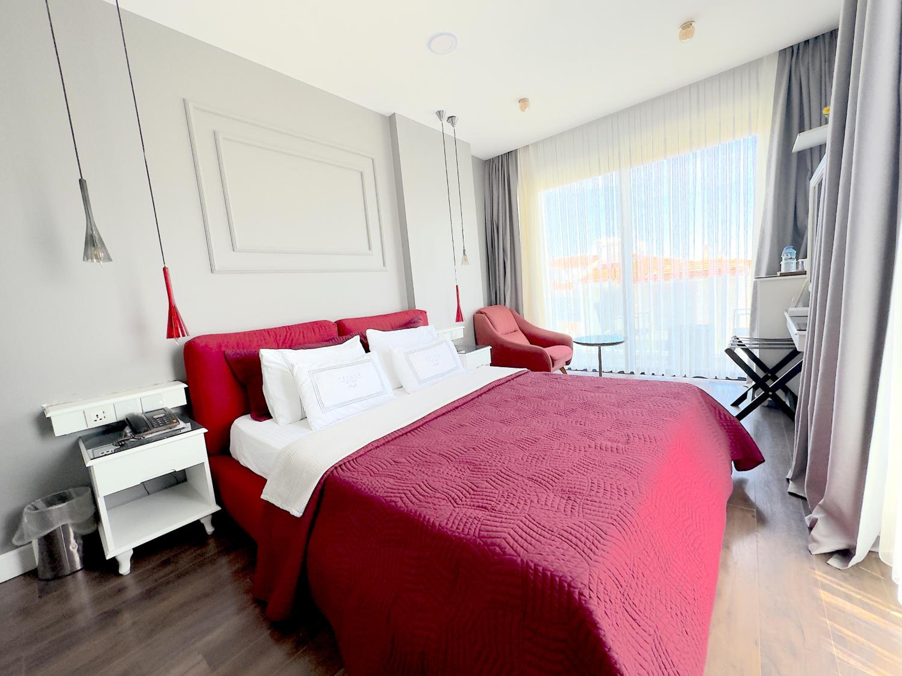 غرفة ديلوكس بسرير مزدوج بشرفة، Ferush Otel 2/4