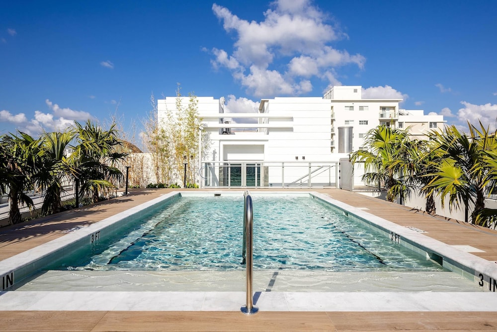 Dolce by Wyndham Miami Beach 52/59