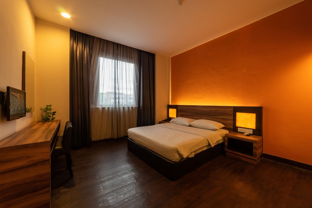 DELUXE, DOUBLE BED, CITY VIEW