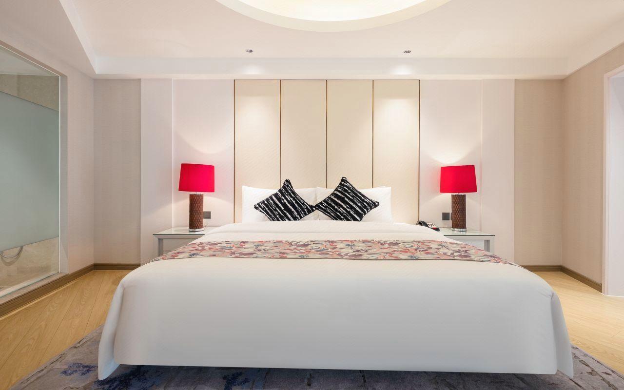 Executive, Suite