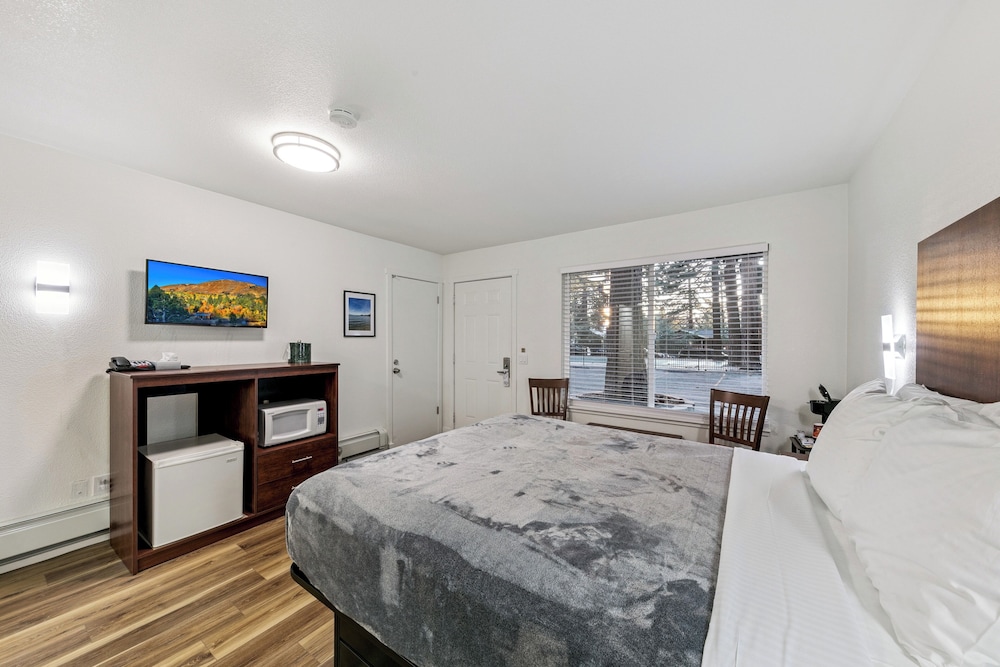 Lake Tahoe Ambassador Lodge 14/57
