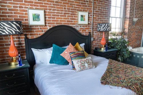 LOFT, SUITE, KING BED