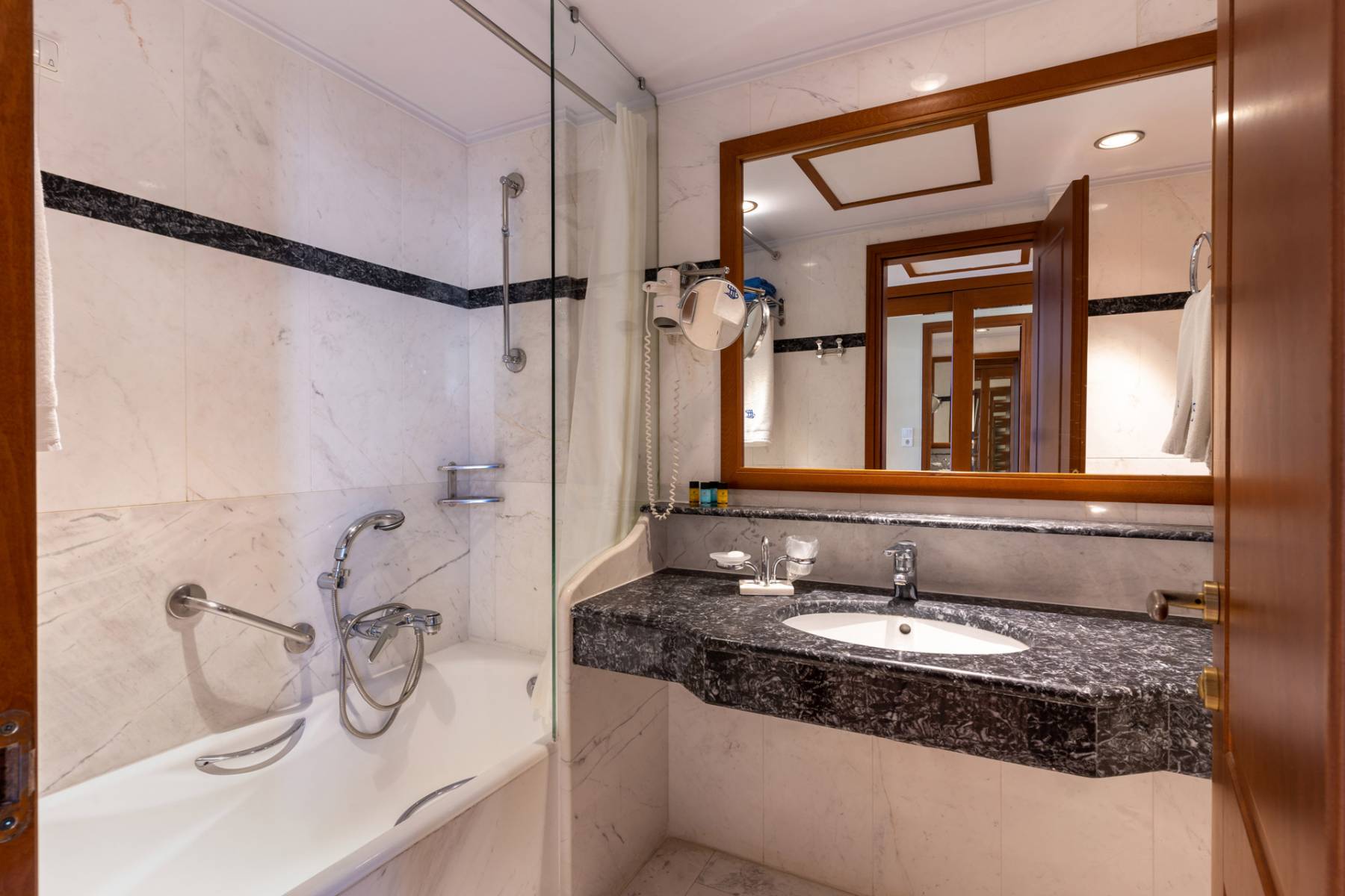 Twin/Double room Front Sea View، Hydramis Palace 6/6