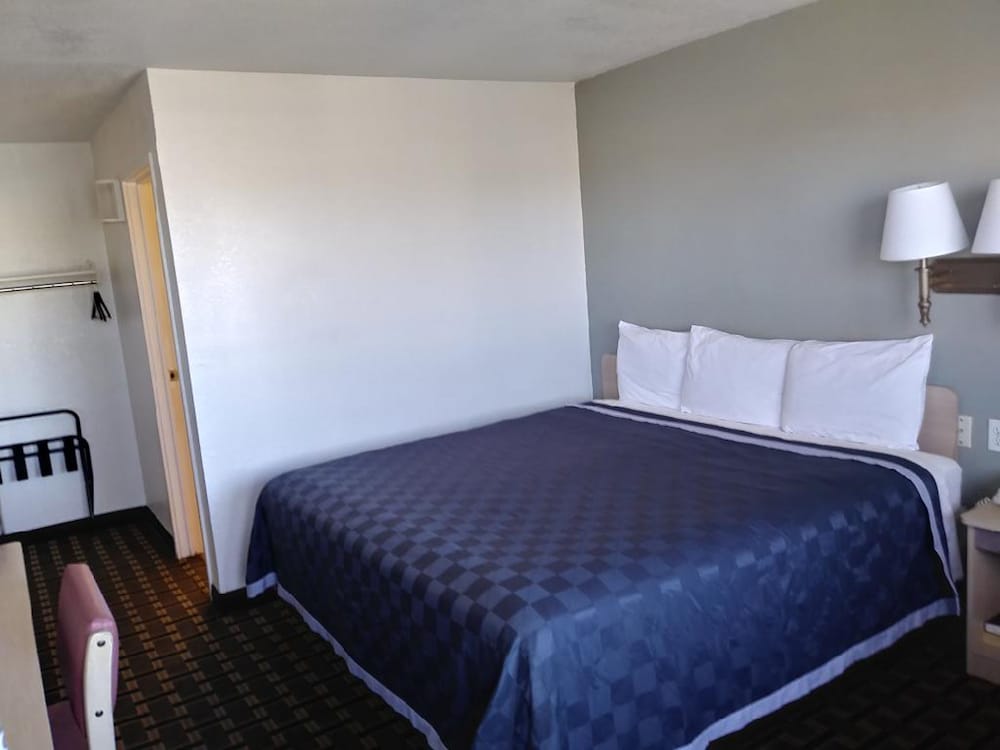 Americas Best Value Inn Amarillo Airport 16/34