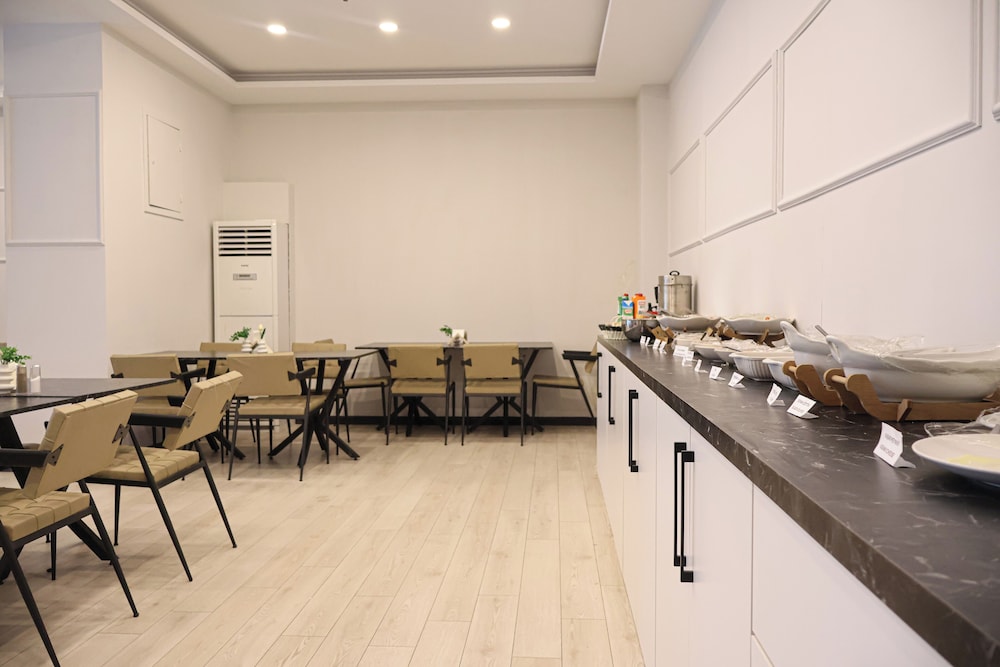 HOME PLUS Hotel & SEYHLI 33/42