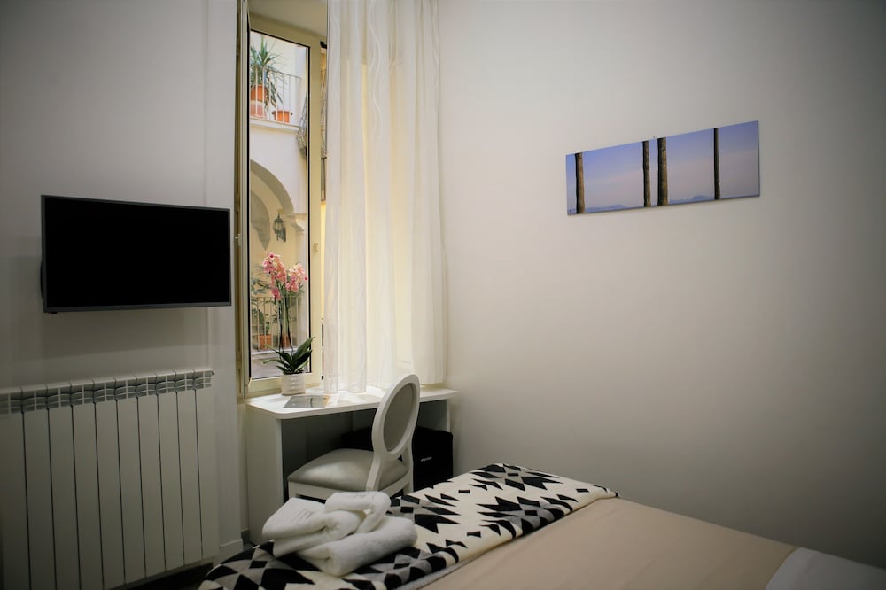 Hermes Rooms For Tourists 36/50