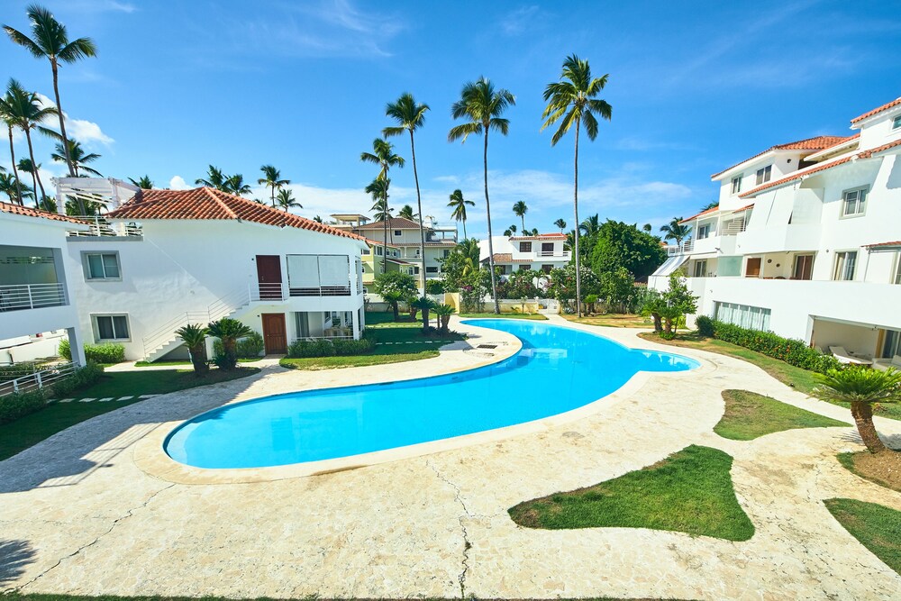 Los Corales Beach Village 67/73
