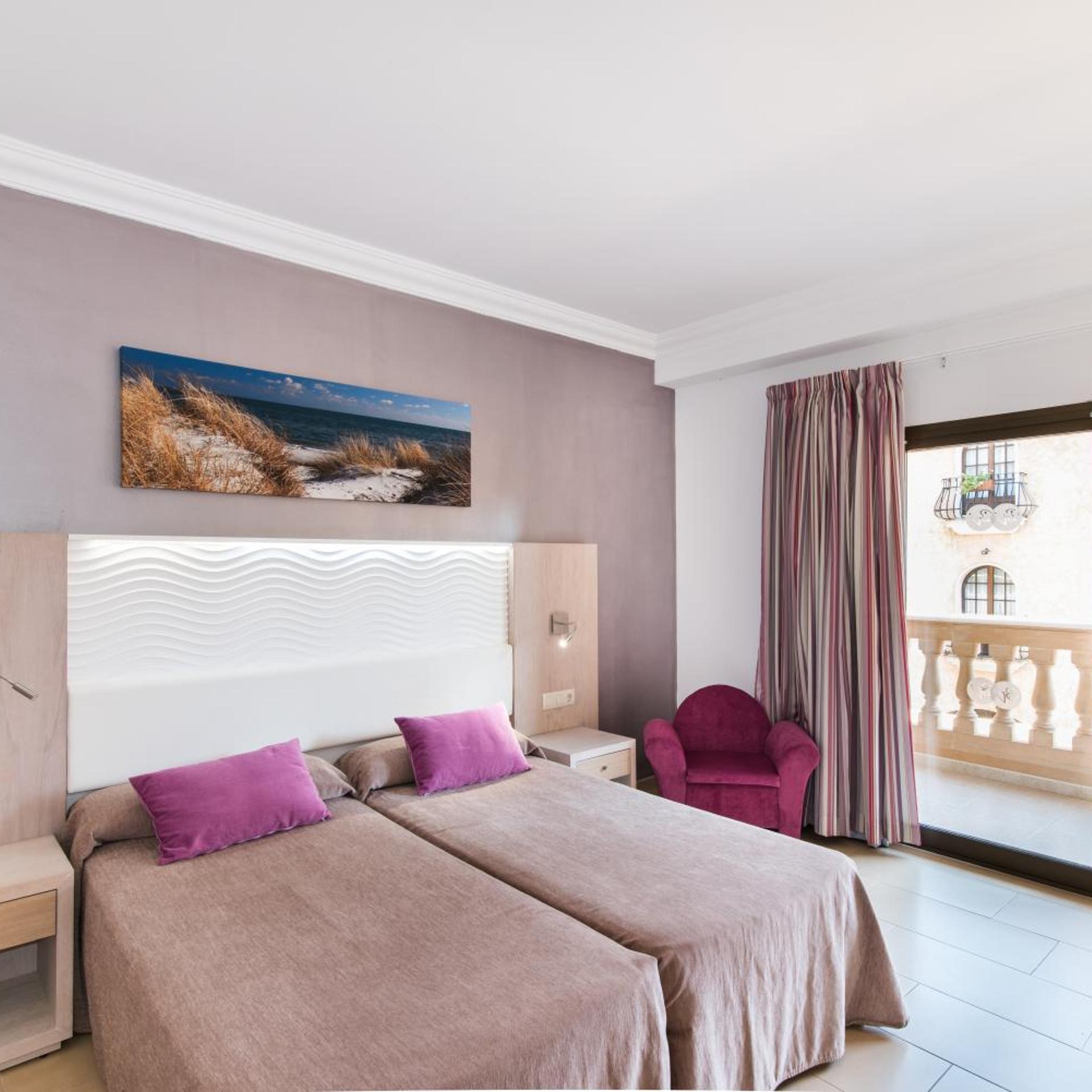 غرفة بسرير مزدوج