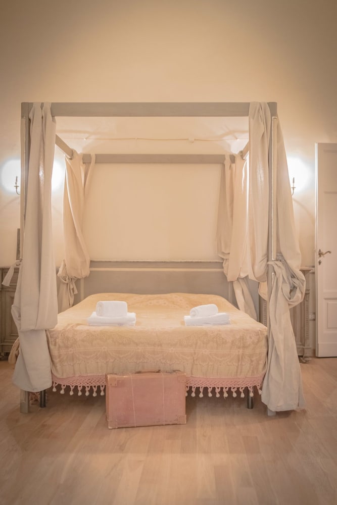 Breathtaking 4BD Apt 5min Walk to Duomo 7/33