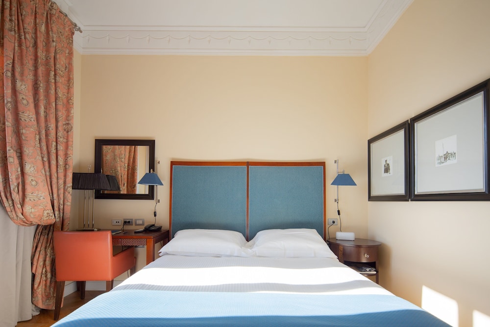 Room at Rose Garden Palace, ROME