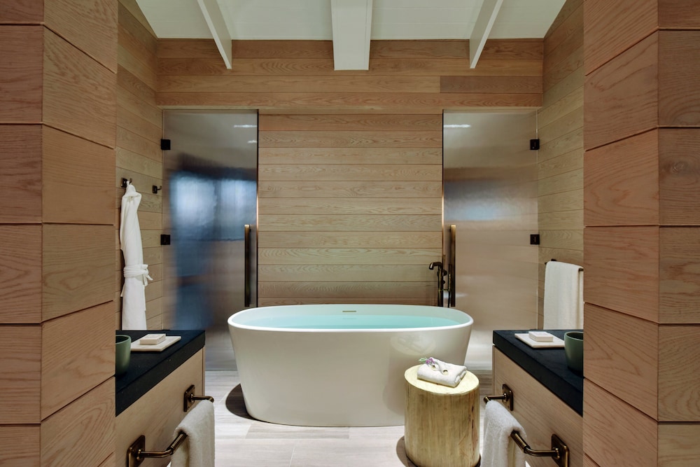 2 Bedrooms, Rosewood, Suite, 2 King Beds