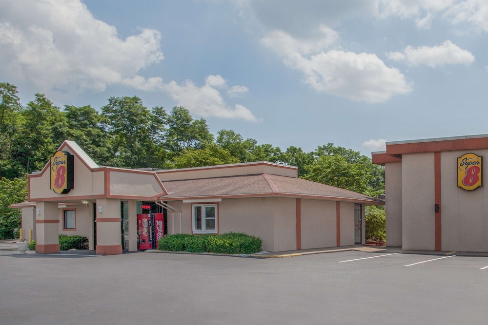 Super 8 By Wyndham Carlisle North 4/21