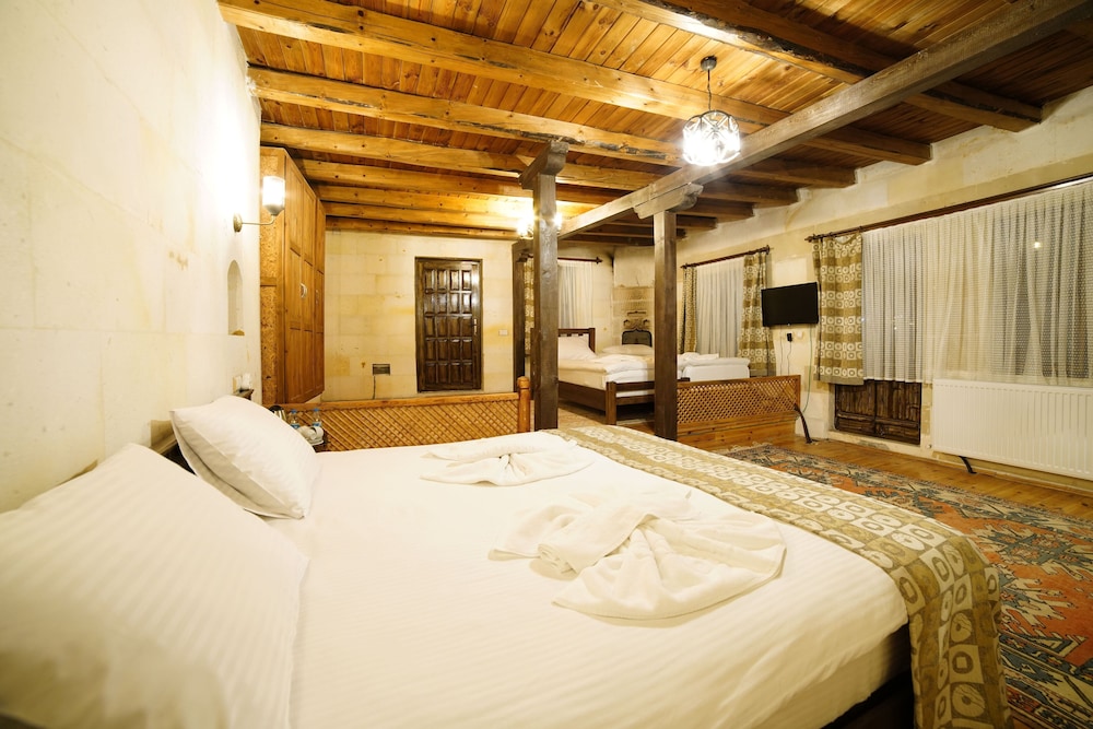 WOODEN, DELUXE, QUADRUPLE, JETTED TUB