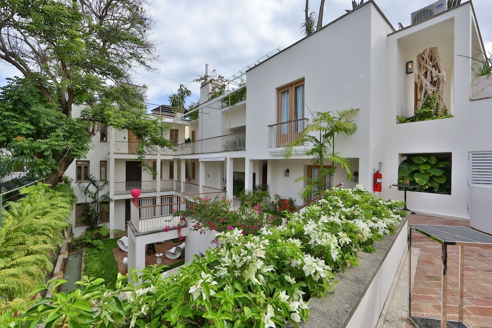 Billini Hotel 71/75