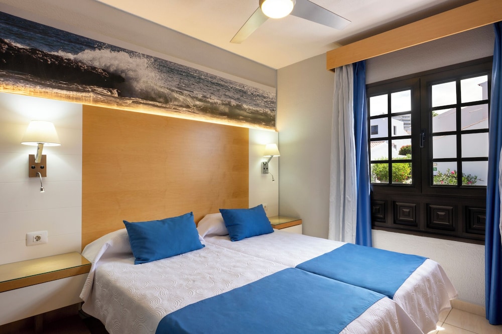 2 Bedrooms, Apartment, 2 Double and Twin Beds, Sofa