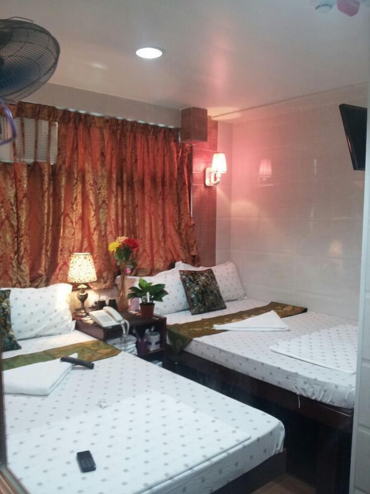 New London Hostel 16/29