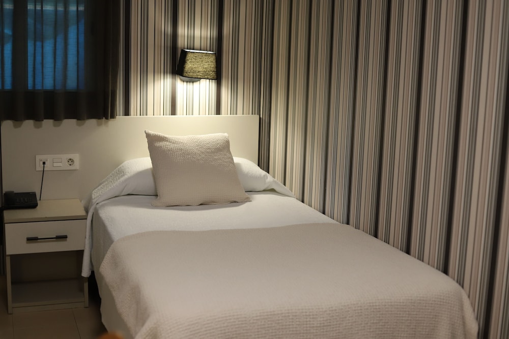 NEW HOTEL COLON 22/61