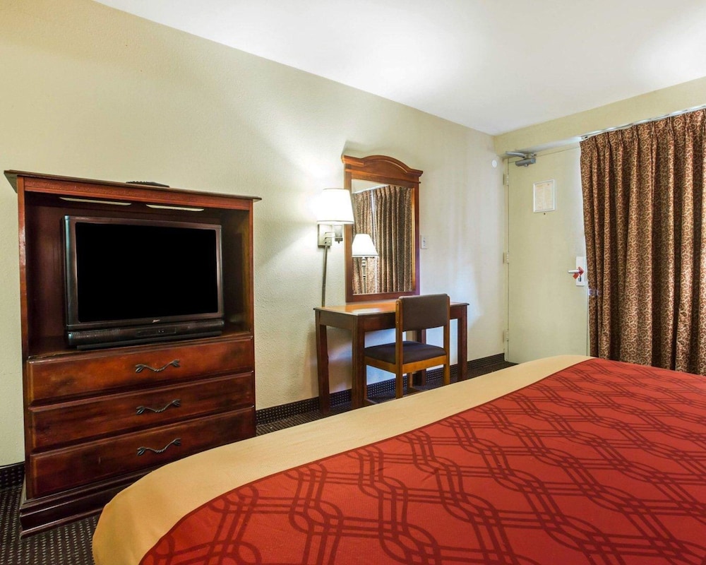 Econo Lodge Atlanta College Park 23/39