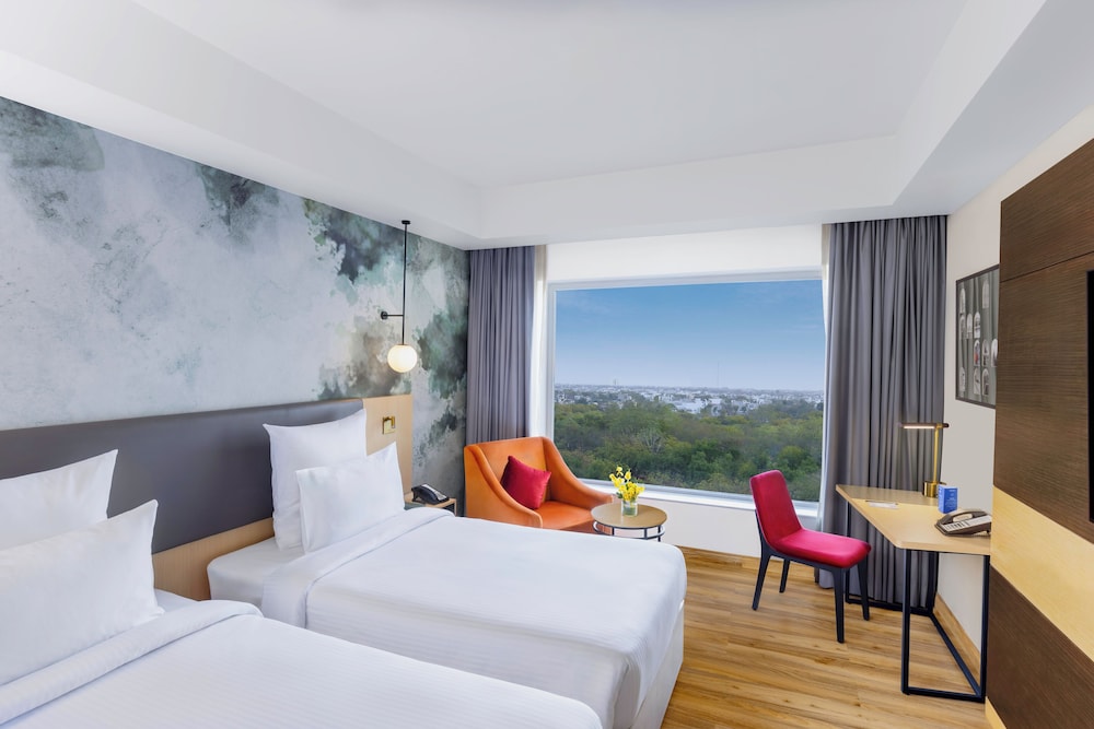 Executive, Twin Beds, Pool Side