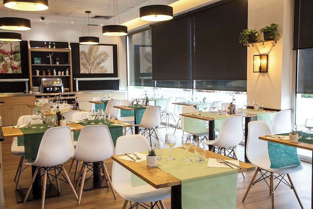 Travelodge BCN Cornella Fira 37/56