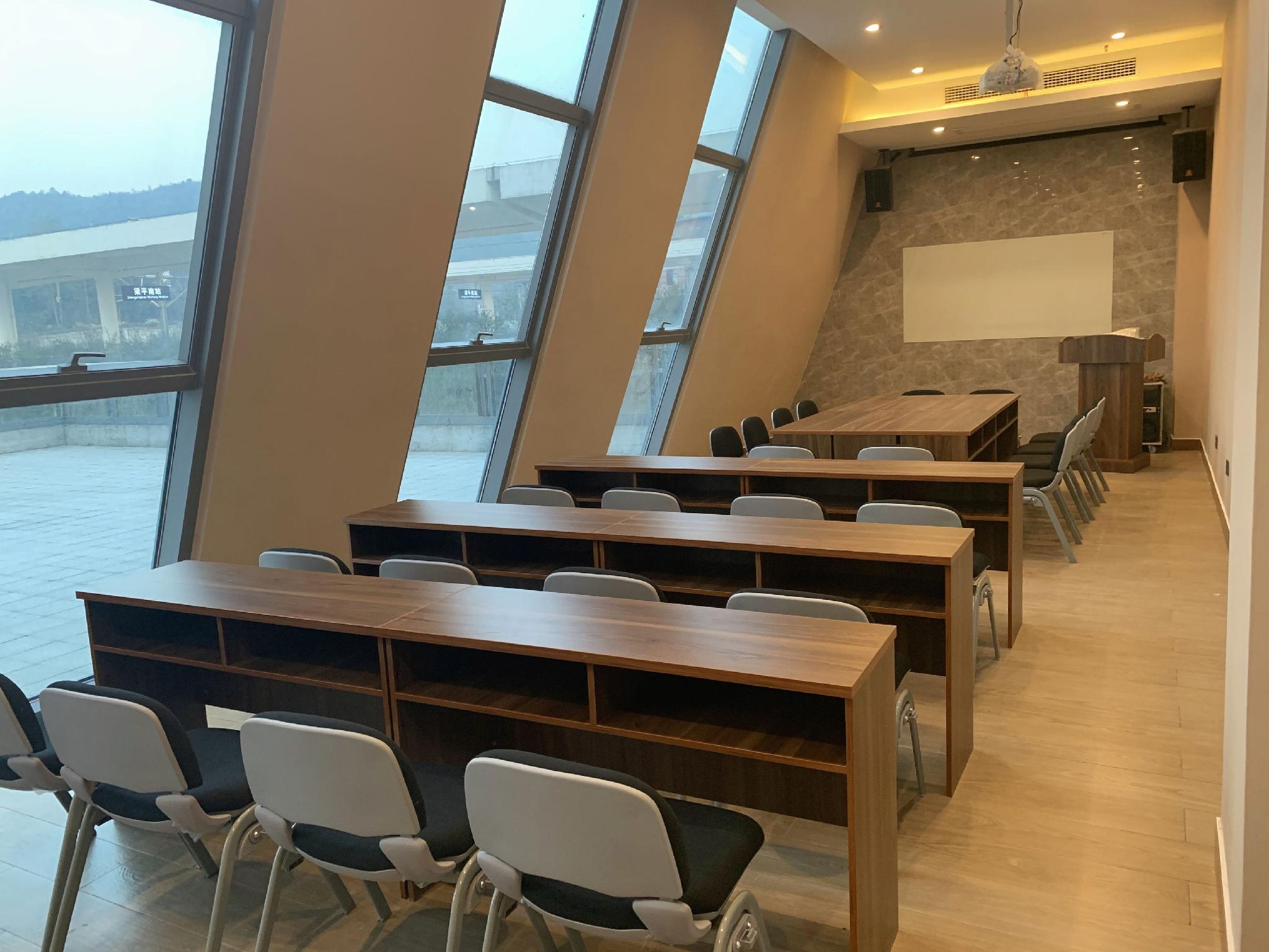 7 Days Inn Chongqing Liangping South Station high-speed railway station Branch 32/36