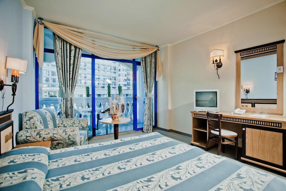 Chaika Beach Resort 12/50