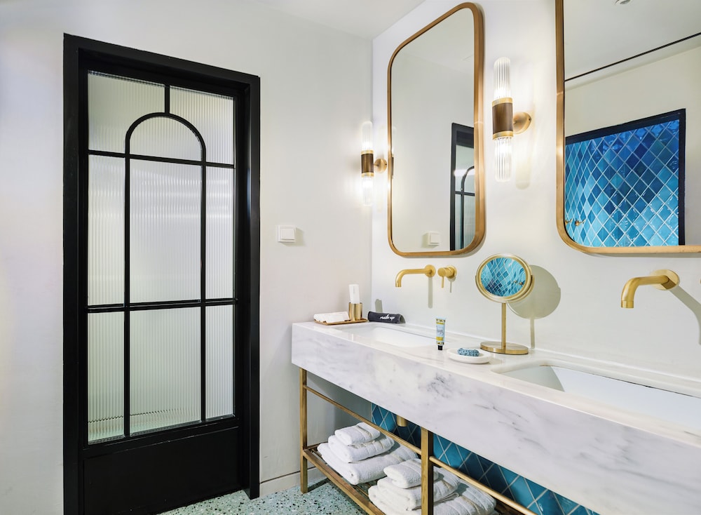 Gatsby Athens Hotel 68/69