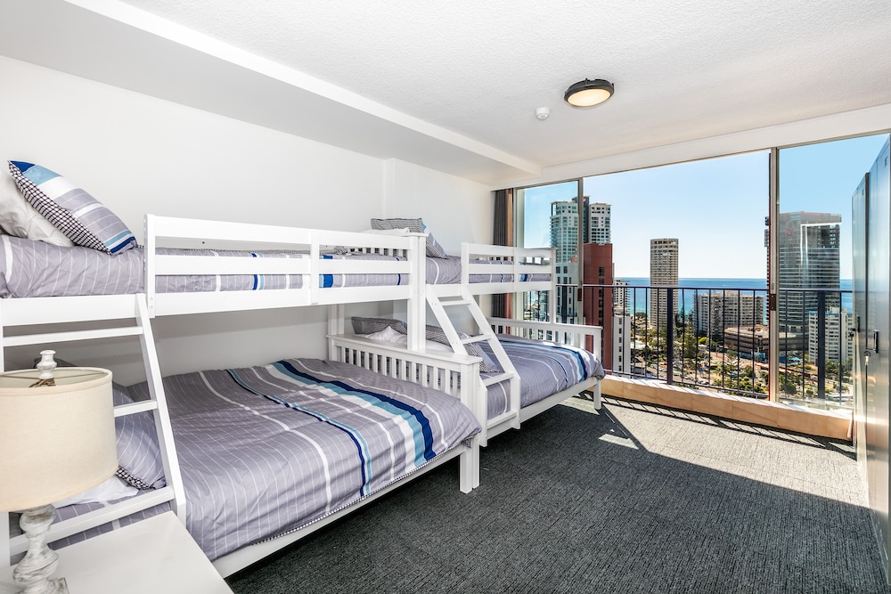 Condor Ocean View Apartments 32/74