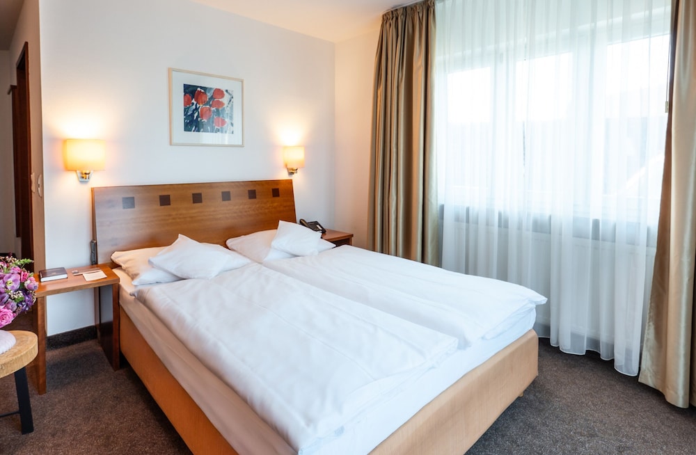 Seehotel Niedernberg - Das Dorf am See 9/49